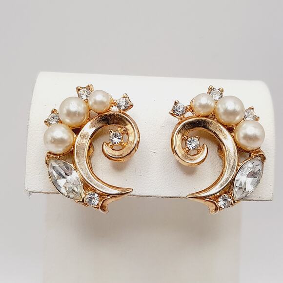 Vintage Crown Trifari Clip Earrings, Faux Pearls & Clear Rhinestones, Gold Tone - Picture 1 of 13